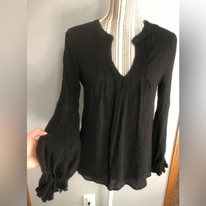 Flawless Santa Cruz shift top black blouse